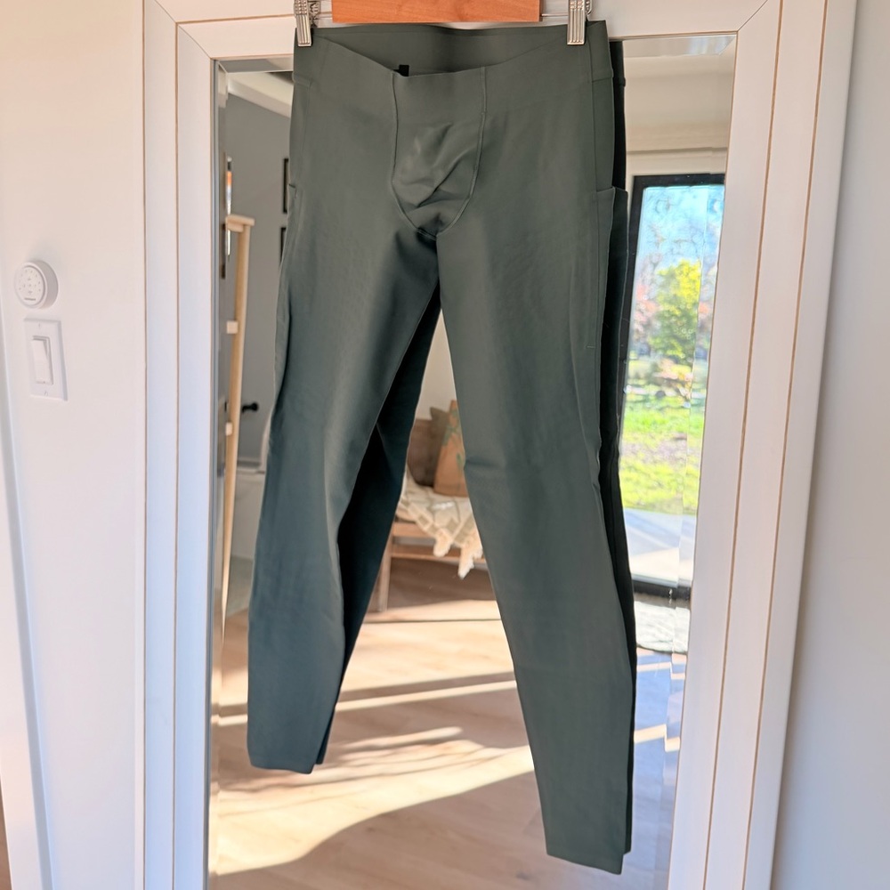 Like new Lululemon Senseknit men’s running high rise tight